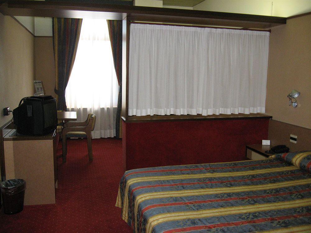 Hotel Plaza San Martino Siccomario Экстерьер фото