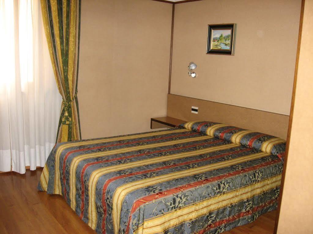 Hotel Plaza San Martino Siccomario Экстерьер фото